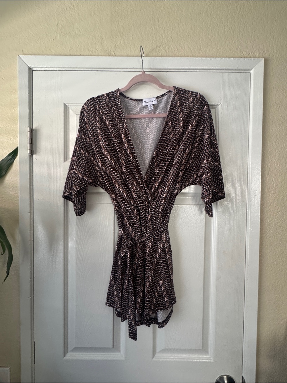 Veronica M geometric print shorts romper with tie waist, XS - Picture 3 of 8